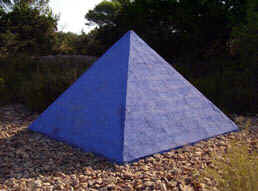 Kahlen_Pyramide1.jpg (43821 Byte)