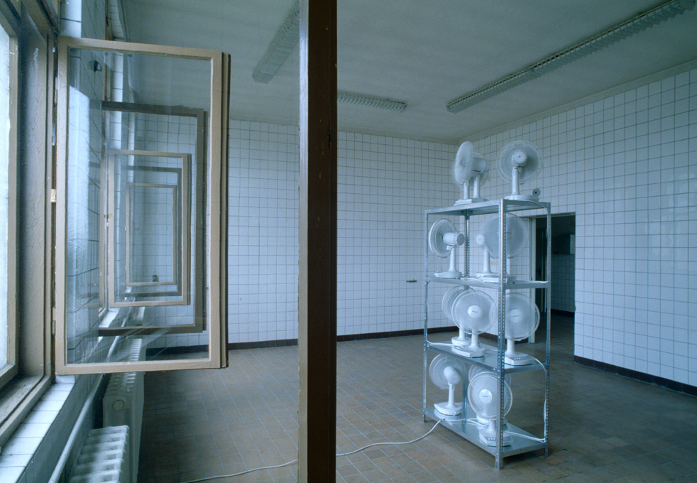 kahlen_zwoelfwinde_1991_bauhaus_w2.jpg (408276 Byte)